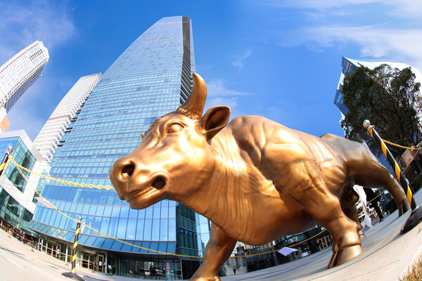 케이뱅크, 더본코리아 등 하반기 최대어로 손꼽히는 기업들의 기업공개(IPO)가 예정되면서 주식시장 활성화와 투자심리 개선에 도움이 될지 관심이 모아지고 있다.  [한국거래소 제공=뉴스퀘스트] 