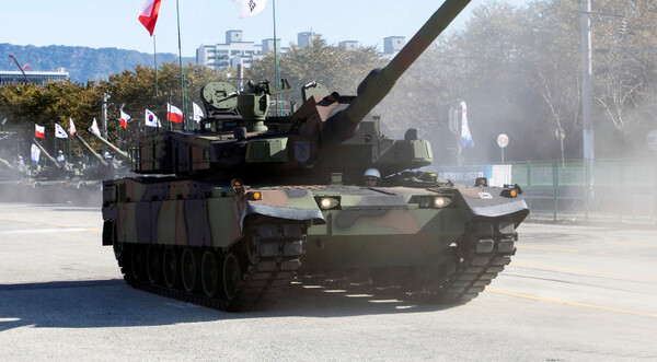 현대로템은 견조한 철도 사업과 더불어 방산 산업의 수주 증가가 톡톡한 역할을 하며 지난 2분기 처음으로 분기 매출 1조원을 돌파했다. 사진은 K2전차. [현대로템 제공=뉴스퀘스트]