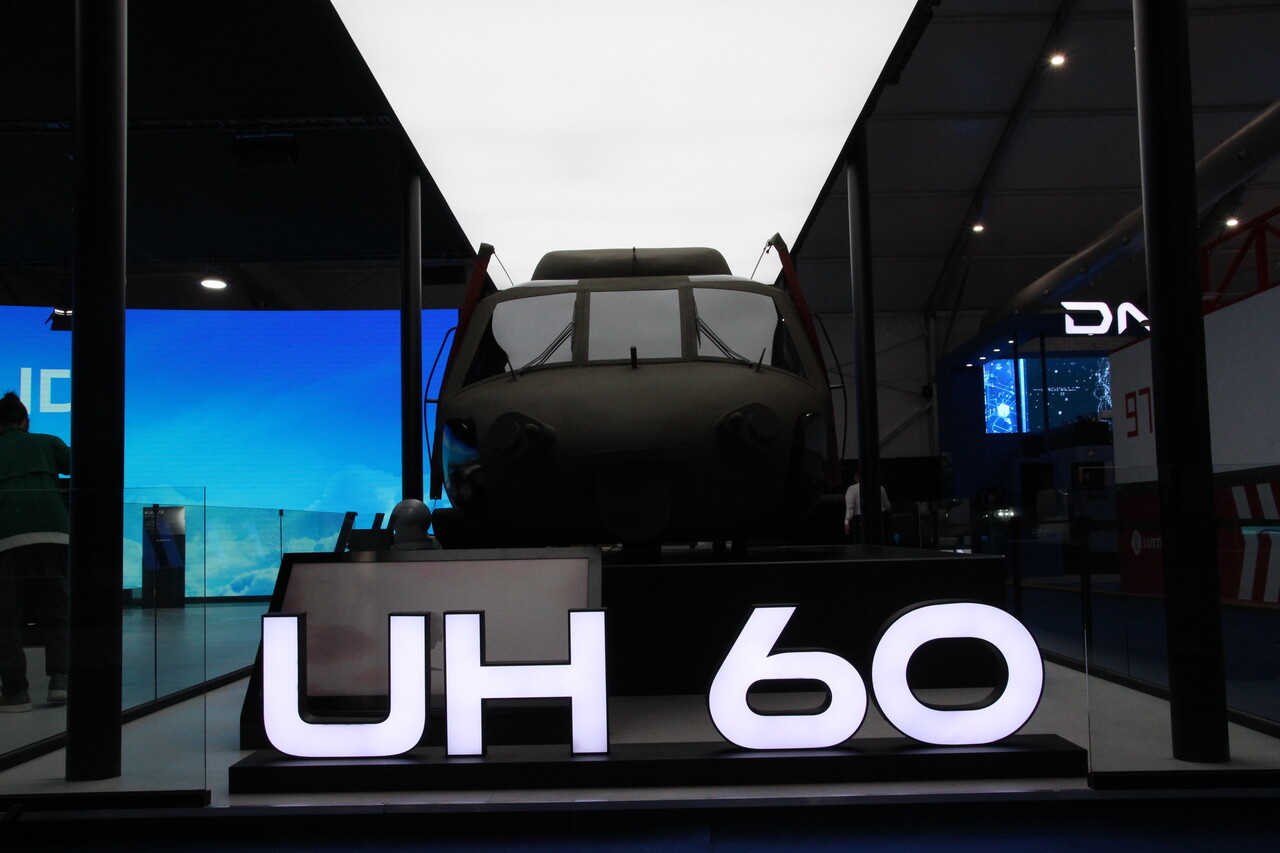 군용 헬리콥터 UH-60 전면 모습. [사진=김민우 기자]