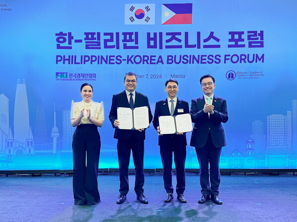 산에너빌리티가 7일(현지시각) 필리핀 마닐라에서 열린 ‘한-필리핀 비즈니스 포럼’에서 필리핀 최대 전력기업인 메랄코와 필리핀 발전 인프라 분야에서 협력을 가속키로 했다. (사진 왼쪽부터) 크리스티나 알데게르 로케 필리핀 통상산업부 장관, 메랄코 로니 아페로초 수석 부사장, 정연인 두산에너빌리티 부회장, 최상목 경제부총리. [두산에너빌리티 제공=뉴스퀘스트]