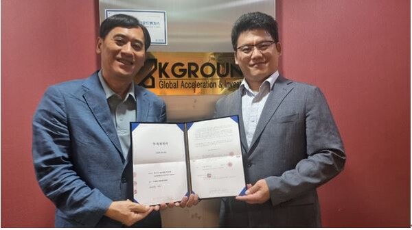 케이그라운드벤처스 조남훈 대표(왼쪽)와 제이제이엔에스 박종진대표(오른쪽)는 투자계약을 체결했다고 15일 밝혔다.[사진=제이제이엔에스]