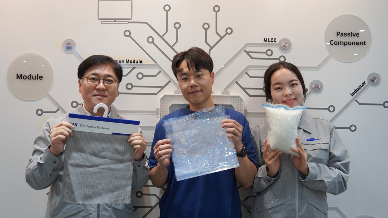 삼성전기가 PET필름을 새활용한 근무복을 국내 기업 가운데 처음으로 도입한다. [삼성전기 제공=뉴스퀘스트]