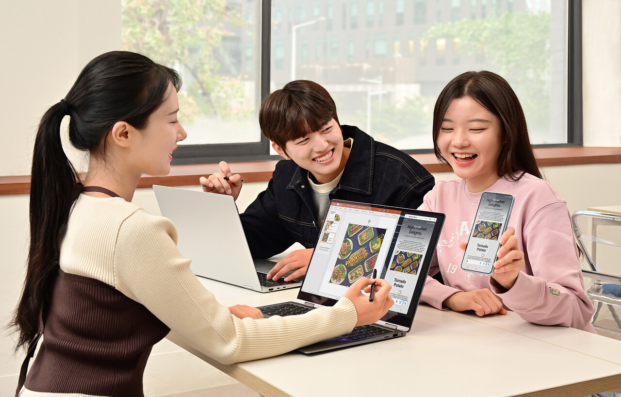 삼성전자가 강력한 인공지능(AI) PC 경험을 제공하는 '갤럭시 북5 Pro 360'을 오는 28일 국내 출시한다. [삼성전자 제공=뉴스퀘스트]