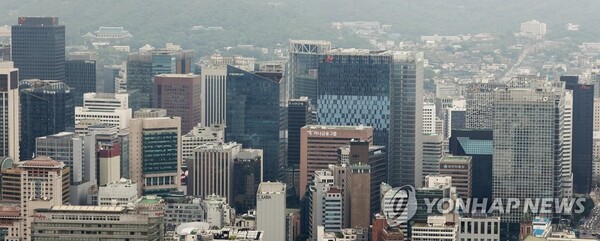 정부가 주거용으로 사용되고 있는 생활형숙박시설(이하 생숙)에 대해 오피스텔 용도변경을 위해 건축기준을 한시적으로 완화하기로 했다. 사진은 기사와 관련 없음 [사진=연합뉴스 제공]