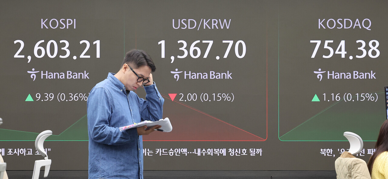 박상현 iM증권 연구원은 AI 사이클 수혜 차이, 부양정책 강도 차이, 과거에 비해 약화된 낙수효과, 내수 경기 온도 차이 등으로 한국과  미국·중국 증시의 차별화 현상이 심화되고 있다고 21일 밝혔다.