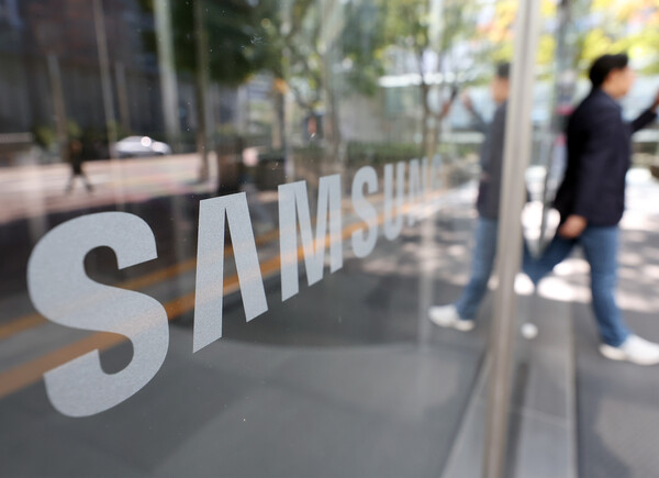 21일 한국거래소에 따르면 이날 삼성전자는 이전 거래일 종가보다 200원(-0.34%) 하락한 5만9000원에 장을 마쳤다. [사진=연합뉴스]