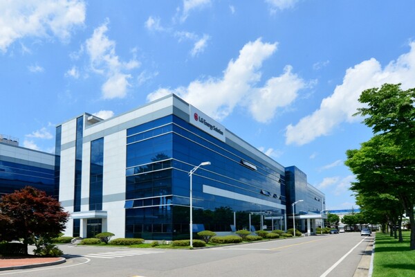 LG에너지솔루션은 3분기 연결 매출과 영업이익이 각각 6조8778억원, 4483억원을 기록했다. LG에너지솔루션 오창공장 전경. [LG에너지솔루션 제공=뉴스퀘스트]