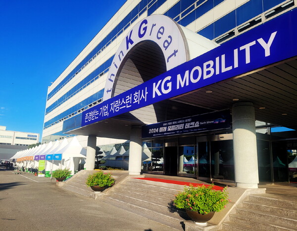 KG모빌리티는 3분기 연결 매출액과 영업손실이 각각 8992억원, 400억원을 기록했다 [KG모빌리티 제공=뉴스퀘스트] 