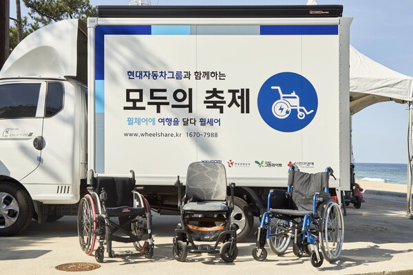  전동화 휠체어 및 운반차량으로 구성된 ‘휠셰어 이동식 대여소’ [현대자동차그룹 제공=뉴스퀘스트]