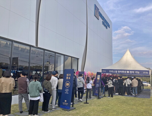 ‘청주테크노폴리스 힐데스하임 더원’ 인파사진 [원건설 제공=뉴스퀘스트]