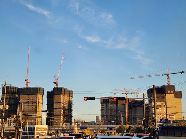 내년 국내 건설수주액은 전년 대비 2.2% 증가한 210조4000억원을 기록할 전망이다. [사진=뉴스퀘스트]