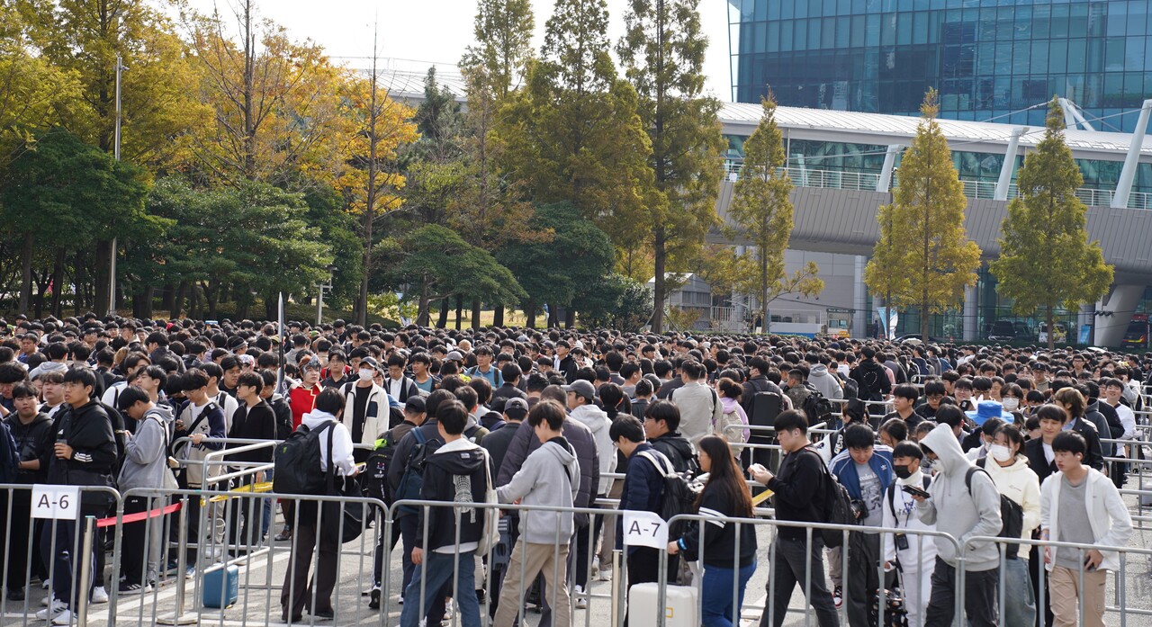 이날 오전 10시 30분경엔 이미 대기줄이 인산인해를 이뤘다. [사진=김민우 기자]