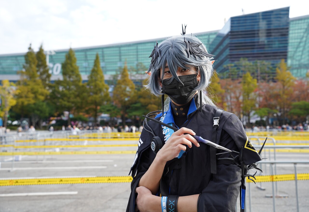 명일방주의 '로고스'를 코스프레한 관람객. [사진=김민우 기자]