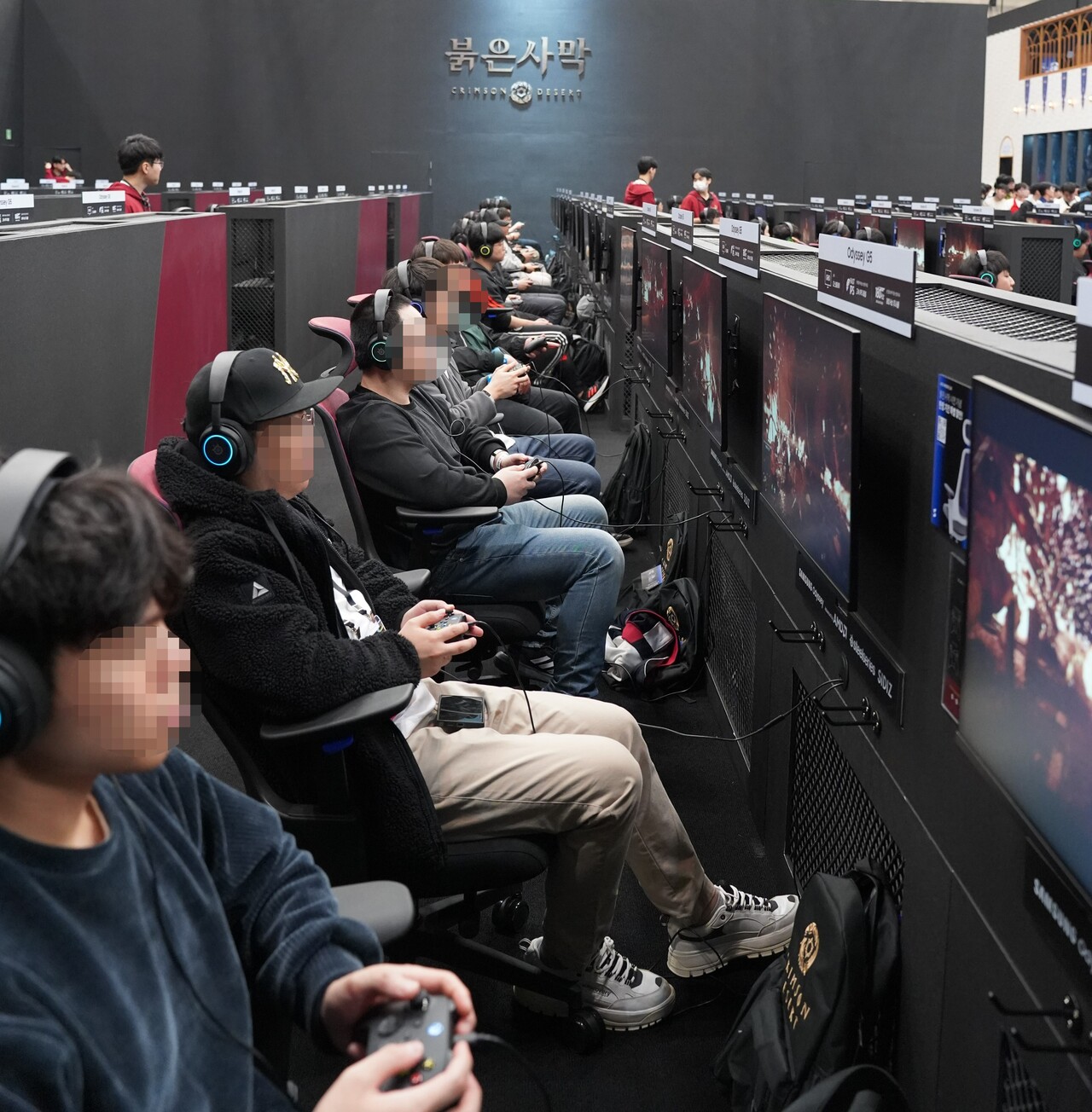 펄어비스 '붉은사막'에서 유저들이 게임을 플레이하고 있다. [사진=김민우 기자]