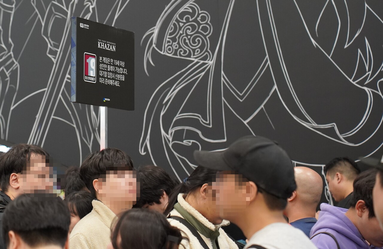 '퍼스트 버서커: 카잔'은 19세 이상만 플레이가 가능했음에도 많은 인원들이 시연을 하기 위해 대기줄을 형성했다. [사진=김민우 기자]