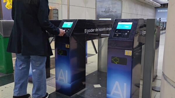 삼성전자가 아르헨티나 수도 부에노스아이레스(Buenos Aires)에서 지난달부터 올인원 세탁건조기 '비스포크 AI 콤보' 이색 옥외광고 모습 [삼성전자 제공=뉴스퀘스트]