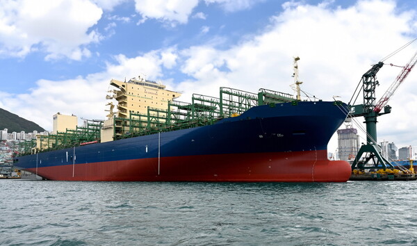 HJ중공업이 유럽 선주사와 7900TEU급 친환경 컨테이너선 4척에 대한 건조계약을 체결했다. 사진은 이번 수주와 동급인 7900TEU급 컨테이너선  [HJ중공업 제공=뉴스퀘스트]