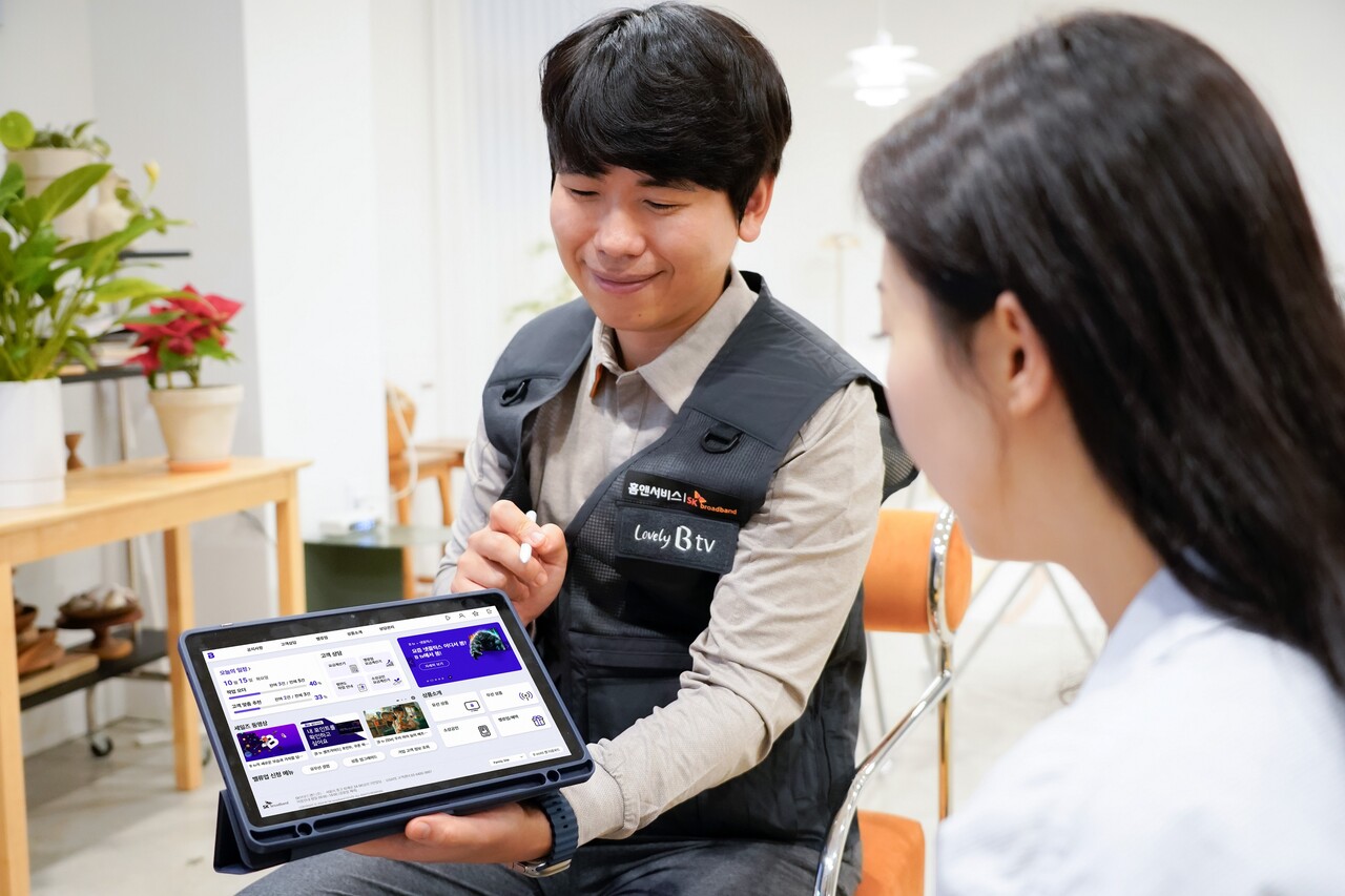 SK브로드밴드가 토탈 솔루션 B world의 챗봇 서비스를 고도화하고 현장에서 인공지능(AI) 기반의 디지털 상담 기능을 제공하는 AI 플래너를 도입한다. [SK브로드밴드 제공=뉴스퀘스트]