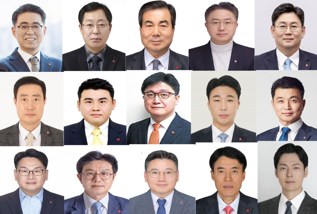 (맨 위 왼쪽부터) 노준형 롯데지주(주) 경영혁신실장 사장, 이영준 화학군 총괄대표 겸) 롯데케미칼㈜ 기초소재사업 대표이사 사장, 임성복 롯데지주㈜ 커뮤니케이션실장 부사장, 황민재 롯데케미칼㈜ 첨단소재사업 대표이사 (내정) 부사장, 정승원 롯데정밀화학㈜ 대표이사 (내정) 부사장, 김동하 ㈜호텔롯데 롯데면세점 대표이사 (내정) 전무, 김경엽 롯데이노베이트㈜ 대표이사 전무, 김진엽 한국에스티엘(주) 대표이사 전무, 정현석 에프알엘(주) 대표이사 전무, 최인태 롯데피플네트웍스 대표 상무, 윤우욱 한국에스티엘㈜ 대표이사 (내정) 상무, 김해철 롯데베르살리스엘라스토머스㈜ 대표이사 (내정) 상무, 성규철 롯데이네오스화학㈜ 대표이사 (내정) 상무, 장선표 LC Titan 대표이사 상무 장선표, 신유열 롯데지주㈜ 미래성장실장 겸) 롯데바이오로직스㈜ Global전략실장 부사장. [롯데그룹 제공=뉴스퀘스트]