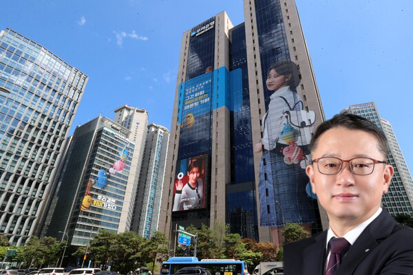 우리금융그룹은 자회사대표이사후보추천위원회를 열고, 차기 우리은행장 후보로 정진완 현 중소기업그룹 부행장을 추천했다고 29일 밝혔다. [우리금융그룹 제공=뉴스퀘스트]