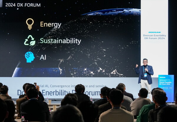  29일 분당두산타워에서 열린 ‘DX Forum 2024’에서 송용진 두산에너빌리티 전략혁신부문장이 인사말을 하고 있다. [두산에너빌리티 제공=뉴스퀘스트]