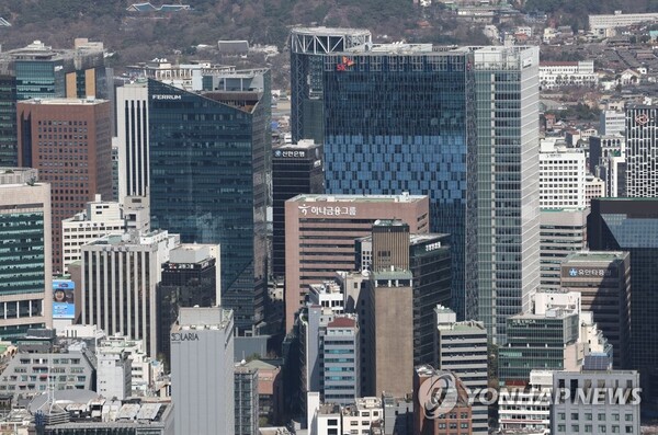 내년 국내 기업 절반 및 대기업 60% 이상이 '긴축경영'에 나설 것이라는 조사 결과가 나왔다. [사진=연합뉴스]
