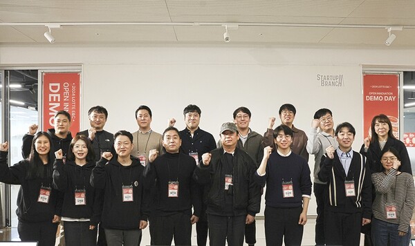 지난 9일 서울 삼성동 코엑스에서 열린 데모데이 행사에서 스타트업 대표가 기술을 설명하고 있다. [롯데건설 제공=뉴스퀘스트]