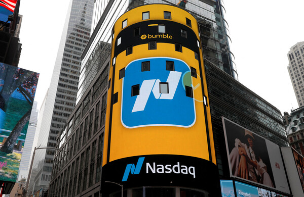 11일(현지시간) 뉴욕증시에서 기술주 중심의 나스닥 지수는 이전 거래일 종가보다 347.65포인트(1.77%) 상승한 2만 34.89에 장을 마쳤다. 나스닥 로고. [사진=연합뉴스]