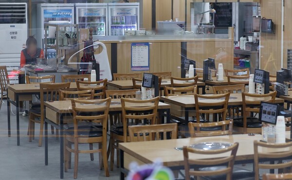 지난 11일 낮 대구시내 한 식당이 텅 비어 있다. [사진=연합뉴스]
