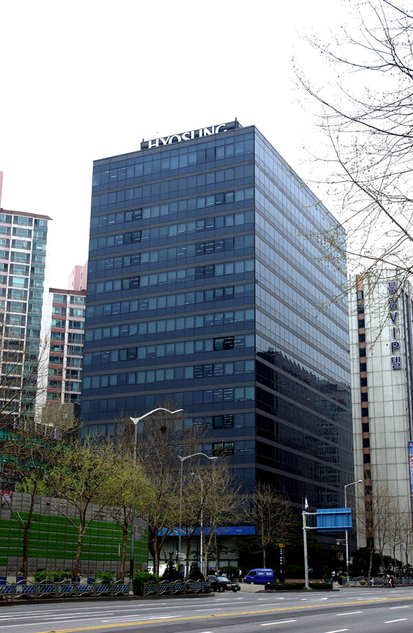 효성티앤씨는 12일 이사회를 열고 효성화학의 특수가스 사업 부문을 인수하기로 결정했다고 밝혔다. 인수가는 총 9200억원이다. 사진은 효성티앤씨 사옥 [효성티앤씨 제공=뉴스퀘스트]