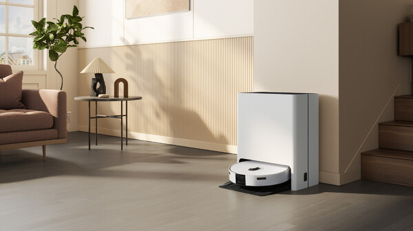 삼성전자 '비스포크 AI 스팀'이 로봇청소기 최초로 '개인정보보호 중심 설계(PbD)' 인증을 획득했다. [삼성전자 제공=뉴스퀘스트]