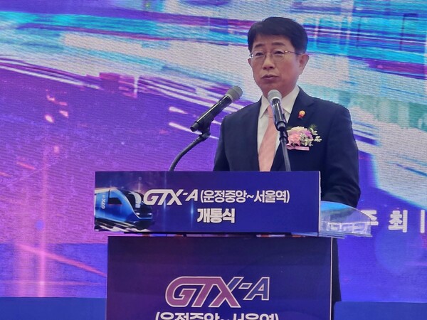 27일 오후 경기 파주시 동패동 운정중앙역 잔디광장에서 열린 수도권 광역급행철도(GTX)-A 운정중앙∼서울역 구간 개통식에서 박상우 국토교통부 장관이 축사하고 있다. [사진=연합뉴스]