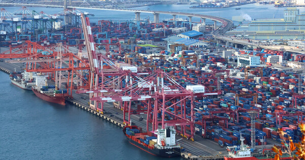 재계 리더들이 12.3 비상계엄 및 탄핵 정국 등 국내 정치적 혼란과 트럼프 2기 출범 등 대내외 불확실성이 어느 때보다 클 것으로 예상되는 가운데 2025년 ‘을사년’을 맞이하게 됐다. [사진=연합뉴스]