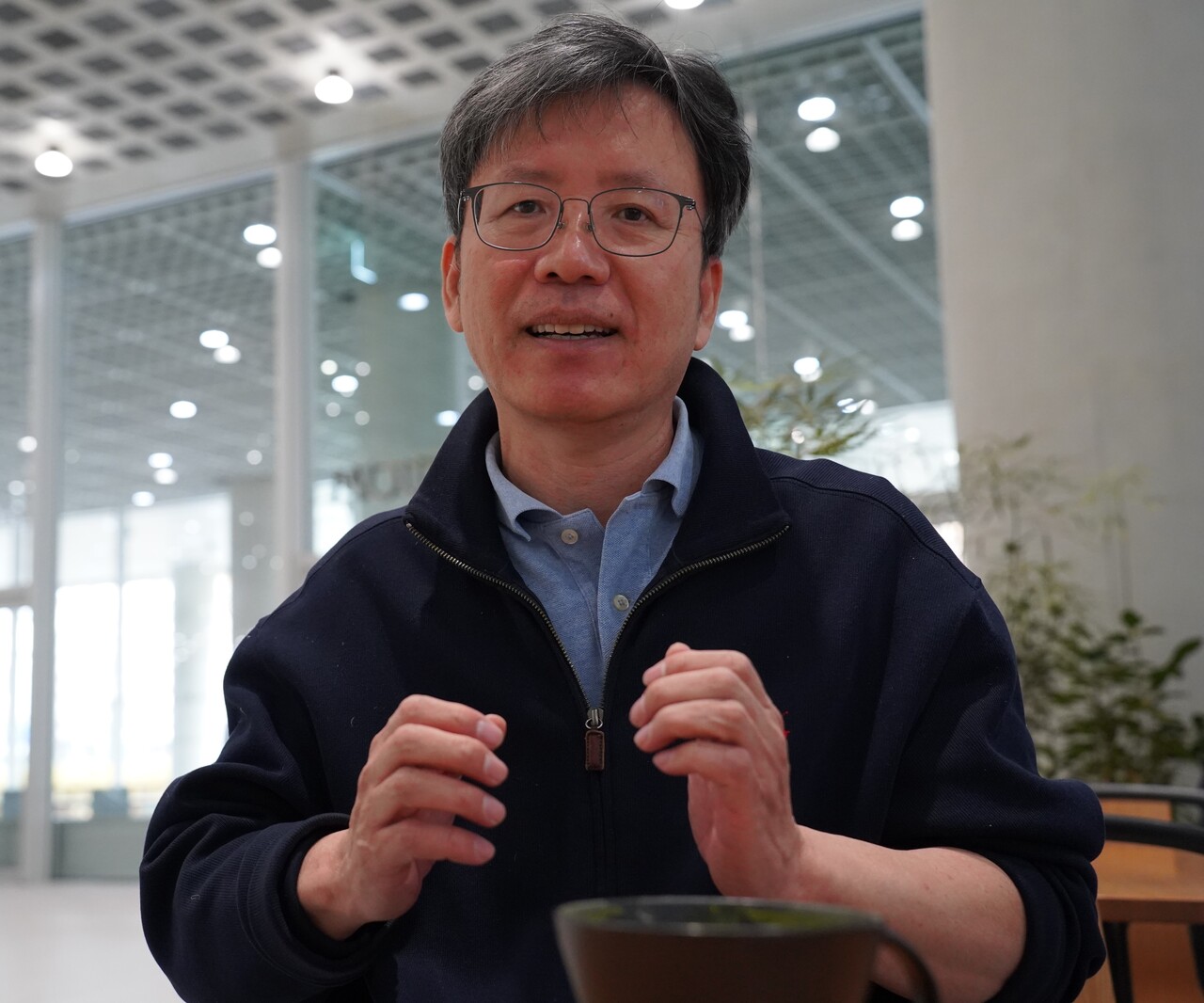 김정태 교수와 지난해 12월 16일 서울의 한 카페에서 만나 2025년 게임산업 전망에 관한 얘기를 나눴다. [사진=김민우 기자]