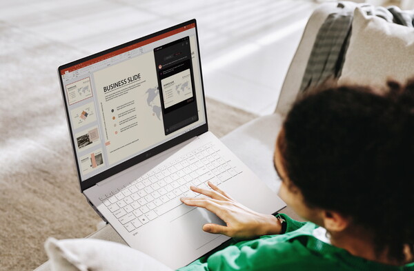 2025년형 LG 그램에서 LG전자의 차별화된 온디바이스 AI인 '그램 챗 온디바이스'를 사용하고 있는 모습. [LG전자 제공=뉴스퀘스트]