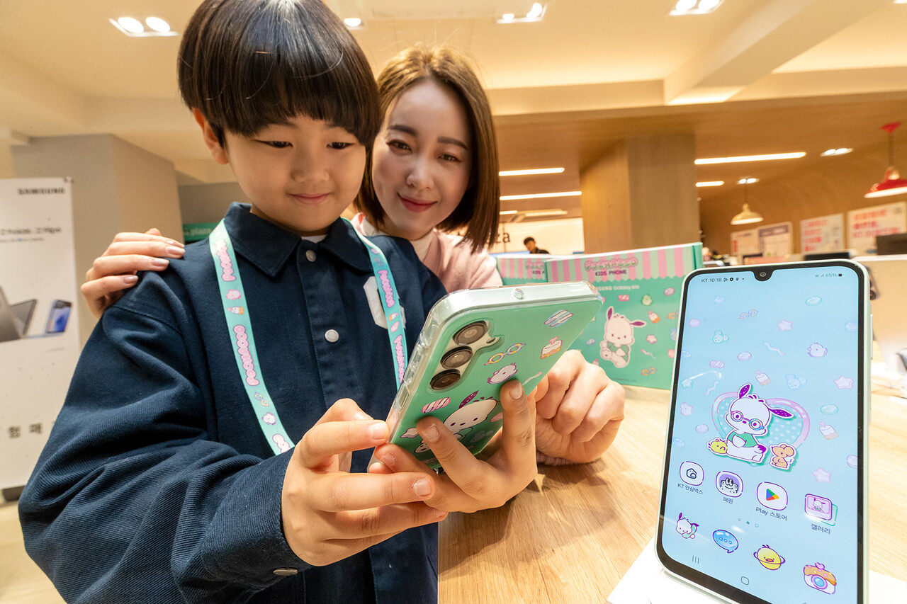 KT는 '포차코 키츠폰'을 KT 공식 온라인몰 'KT닷컴'에서 사전 판매한다. [KT 제공=뉴스퀘스트]