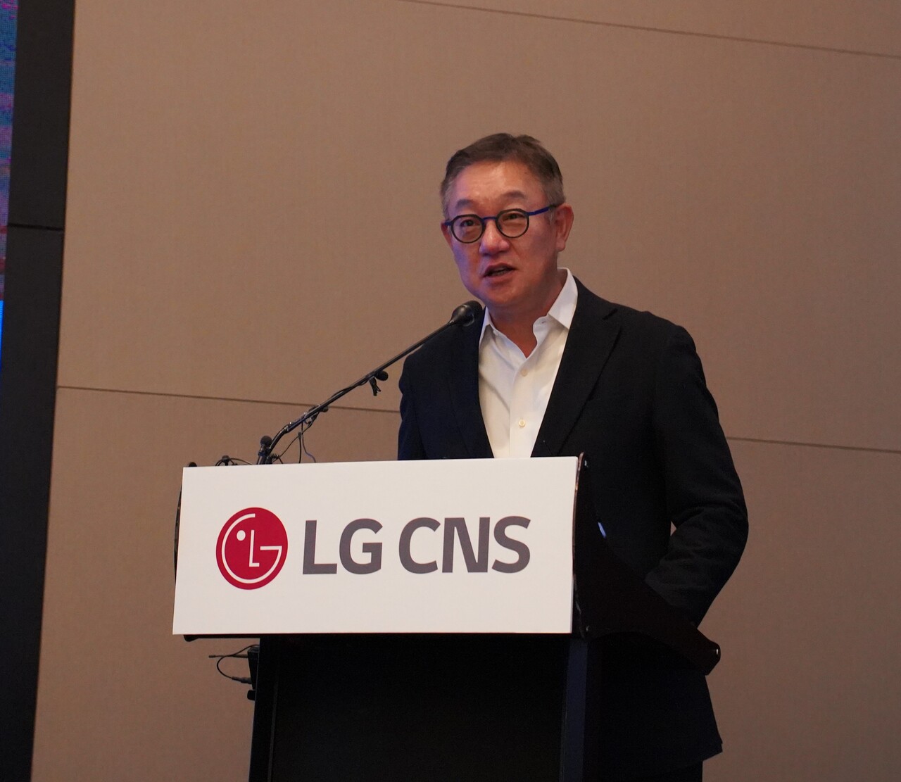 현신균 LG CNS 대표가 9일 IPO 기자간담회에서 발표하고 있다. [사진=김민우 기자]