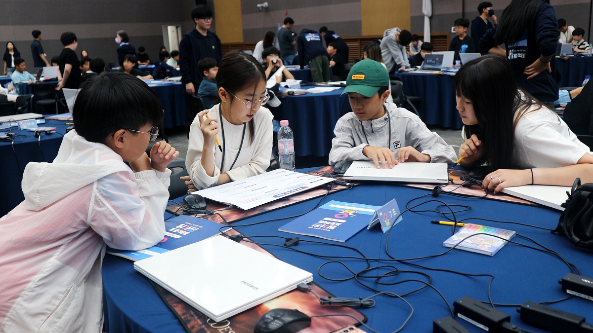 펄어비스가 게임 개발 꿈나무들의 교육 지원에 앞장서고 있다. [펄어비스 제공=뉴스퀘스트]