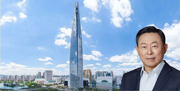 신동빈 롯데그룹 회장(오른쪽)과 서울 잠실 롯데월드타워. [롯데 제공=뉴스퀘스트]