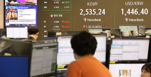  서울 중구 하나은행 본점 딜링룸. [사진=연합뉴스]