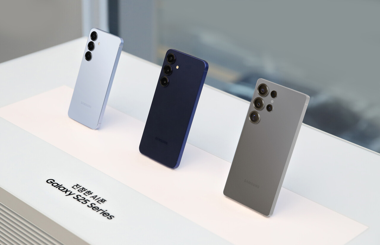 삼성전자의 최신 스마트폰 시리즈인 '갤럭시 S25'가 역대 시리즈 최대 판매 기록을 달성했다. [사진=삼성전자]