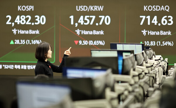 하나은행 딜링룸. [사진=연합뉴스]