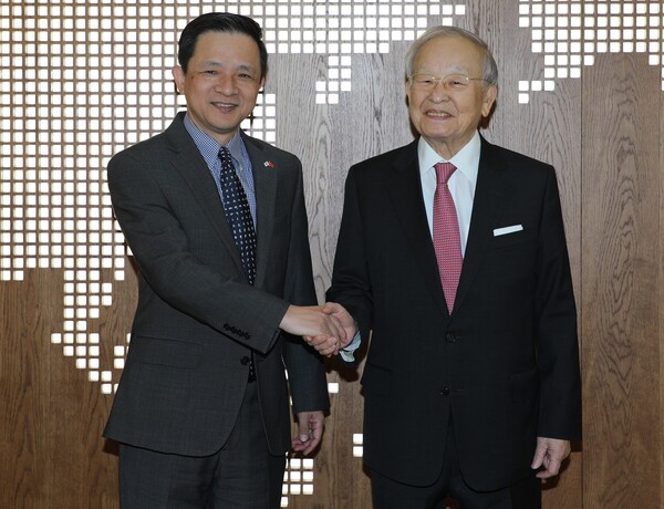 손경식 한국경영자총협회 회장은 5일 서울 중구 CJ본사에서 부임 인사차 방문한 다이빙 주한중국대사와 접견했다. [사진=한국경영자총협회]