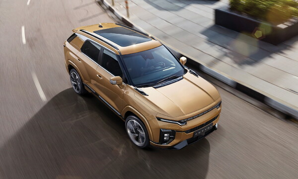 파노라마 선루프가 적용된 액티언 [사진=KG모빌리티]