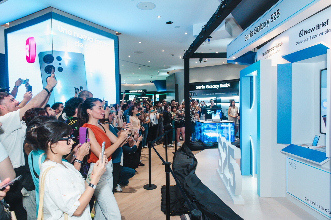 칠레 수도 산티아고의 Cenco Costanera Mall에 위치한 삼성 스토어. [사진=삼성전자]