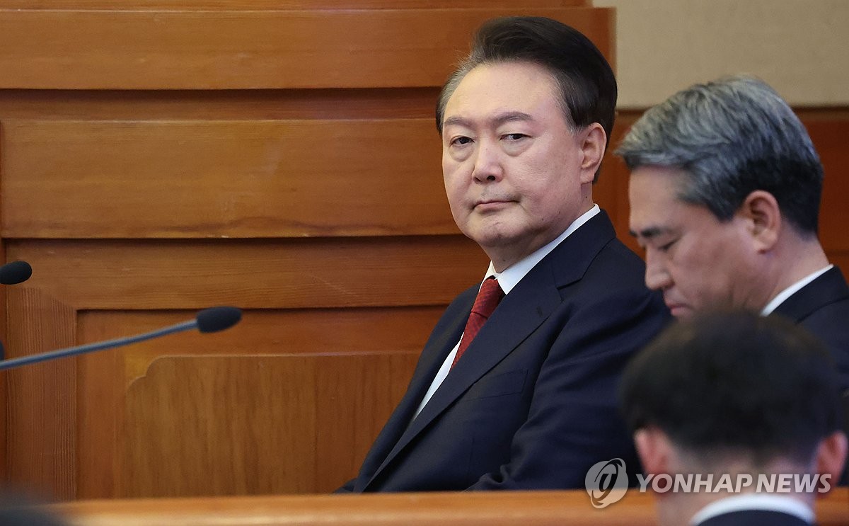 윤석열 대통령 탄핵심판 6차 변론이 열린 지난 6일 서울 종로구 헌법재판소 대심판정에 윤 대통령이 출석해 자리에 앉아있다. [사진=연합뉴스]