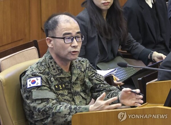 곽종근 전 육군 특수전사령관이 지난 6일 서울 종로구 헌법재판소에서 열린 윤석열 대통령 탄핵 심판 6차 변론에 증인으로 출석해 피청구인인 윤 대통령 측 대리인들의 질문에 답하고 있다. [사진=연합뉴스]
