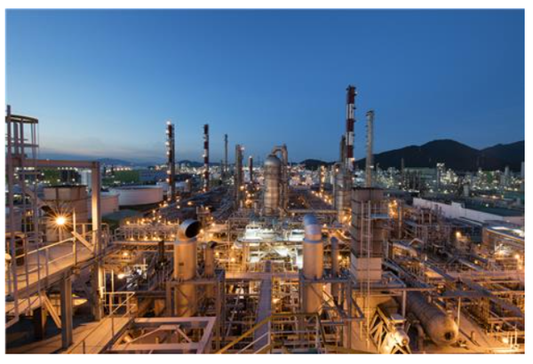 롯데케미칼이 시황 악화로 지난해 저조한 실적을 거뒀다. 롯데케미칼 여수공장 전경. [사진=롯데케미칼]