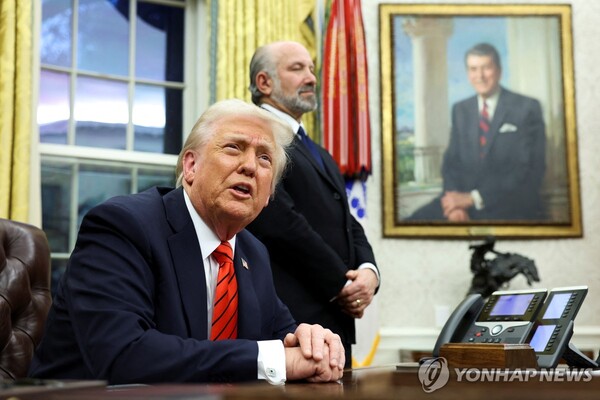 트럼프 대통령은 10일(현지시간) 예고한 대로 미국에 수입되는 철강과 알루미늄 제품에 25%의 관세를 부과하겠다고 공식 발표했다. [사진=로이터/연합뉴스]