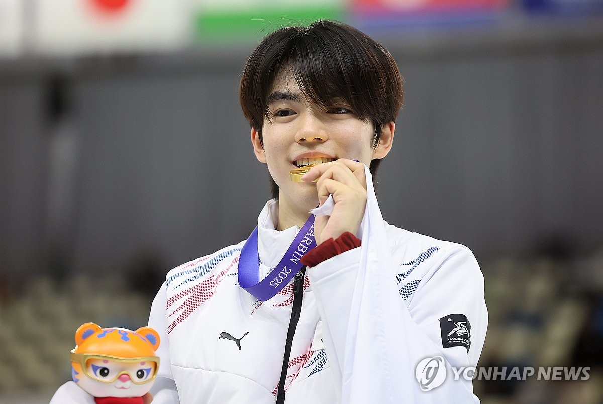 피겨스케이팅 차준환이 지난 13일 중국 하얼빈 헤이룽장 빙상훈련센터 다목적홀에서 열린 2025 하얼빈 동계아시안게임 피겨 남자 싱글에서 금메달을 따냈다. [사진=연합뉴스]